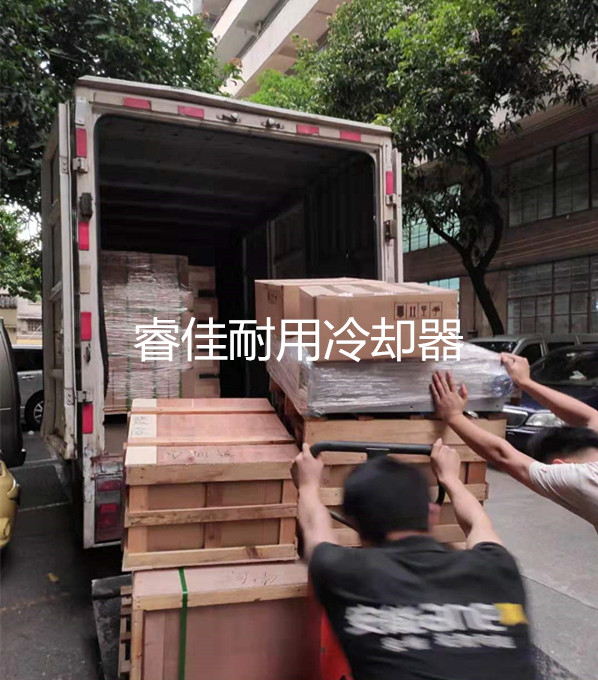 睿佳風(fēng)冷卻器裝車(chē)發(fā)貨.jpg