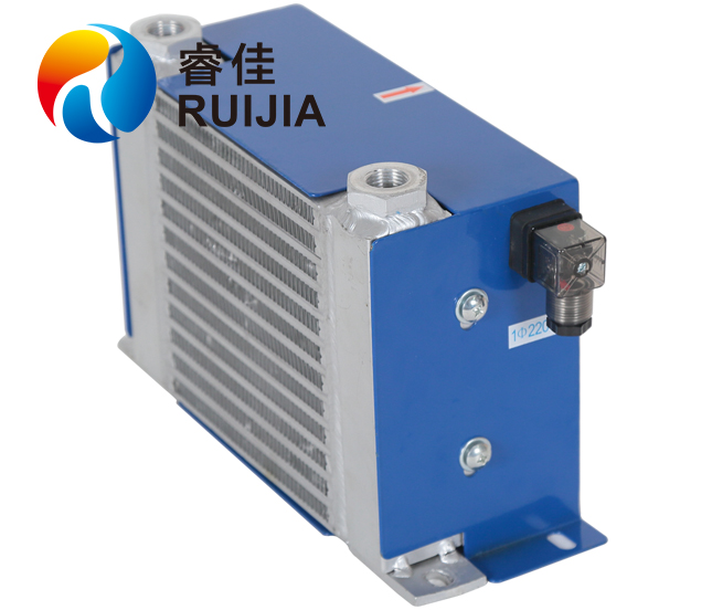 【游樂場】兒童專用<font color='red'>挖掘機(jī)散熱器</font> 怎能少得了睿佳機(jī)械
