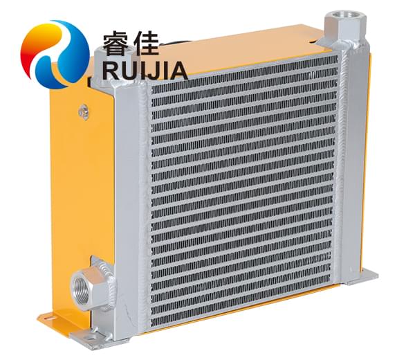 工程機(jī)械配套件在京召開 風(fēng)<font color='red'>冷卻器</font>出路在何方？